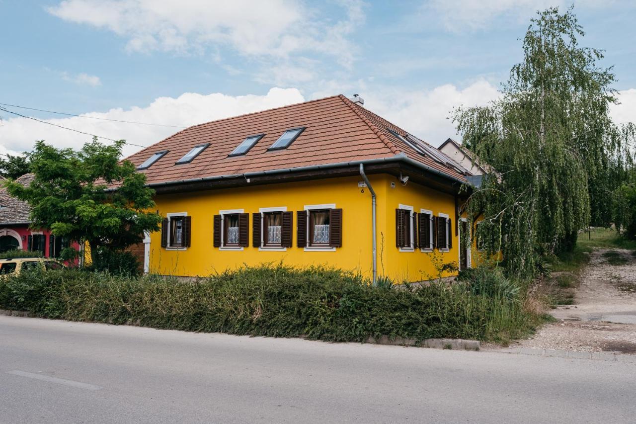 Hotel Hemina Vendeghaz Tata Zewnętrze zdjęcie