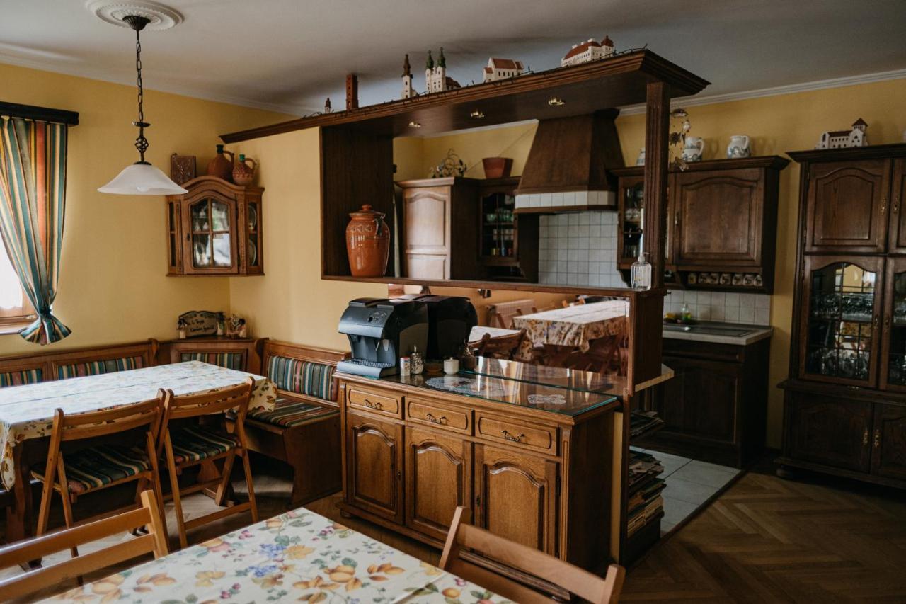 Hotel Hemina Vendeghaz Tata Zewnętrze zdjęcie