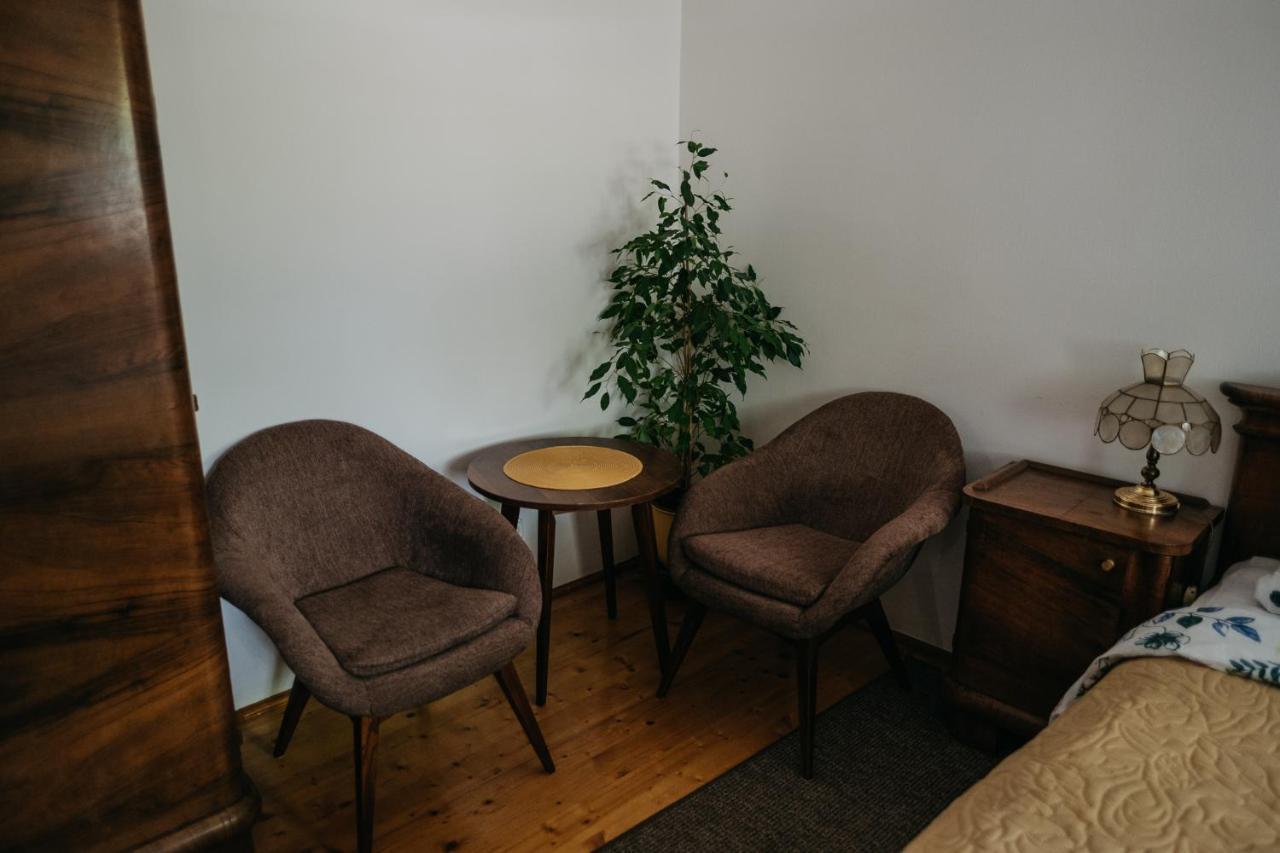 Hotel Hemina Vendeghaz Tata Zewnętrze zdjęcie