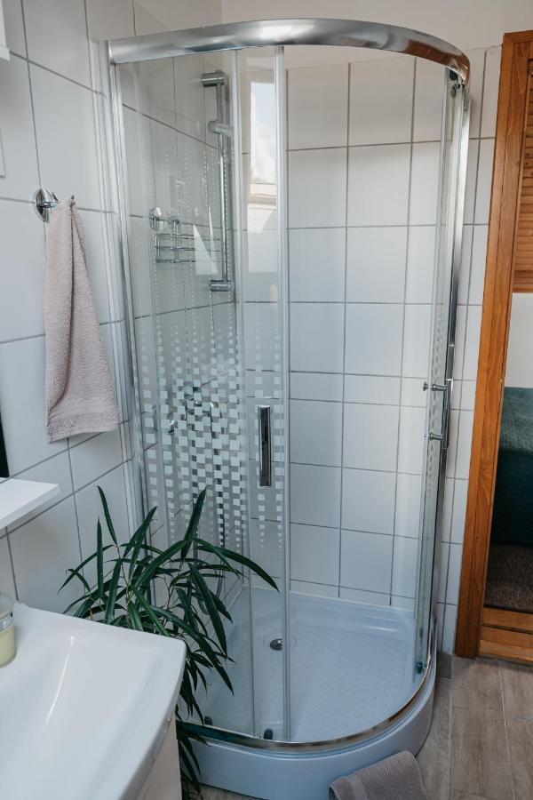 Hotel Hemina Vendeghaz Tata Zewnętrze zdjęcie