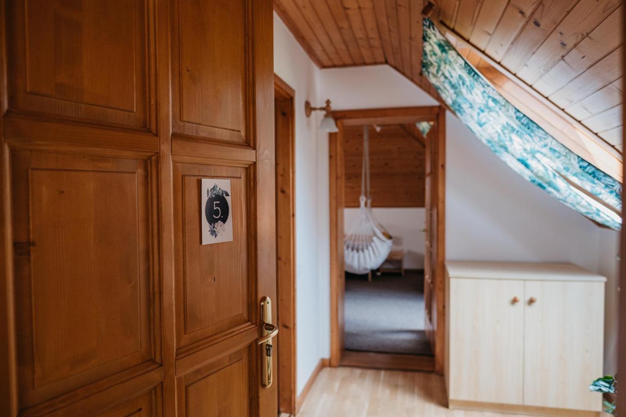 Hotel Hemina Vendeghaz Tata Zewnętrze zdjęcie