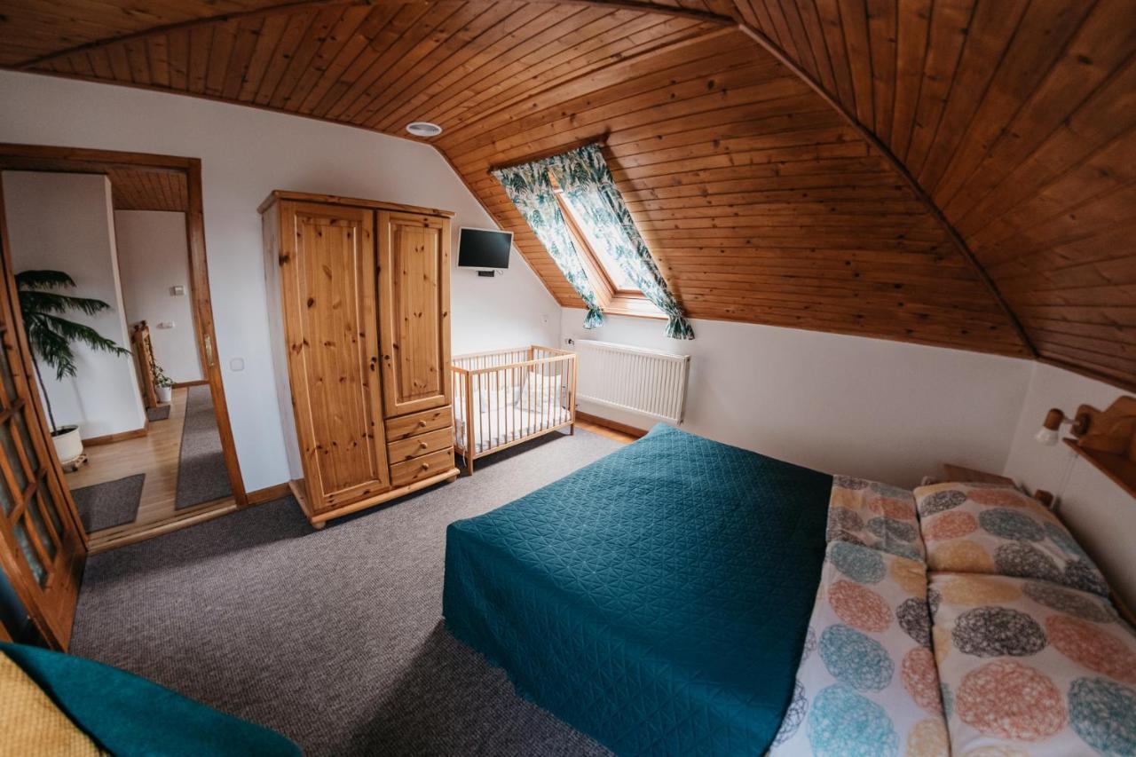 Hotel Hemina Vendeghaz Tata Zewnętrze zdjęcie
