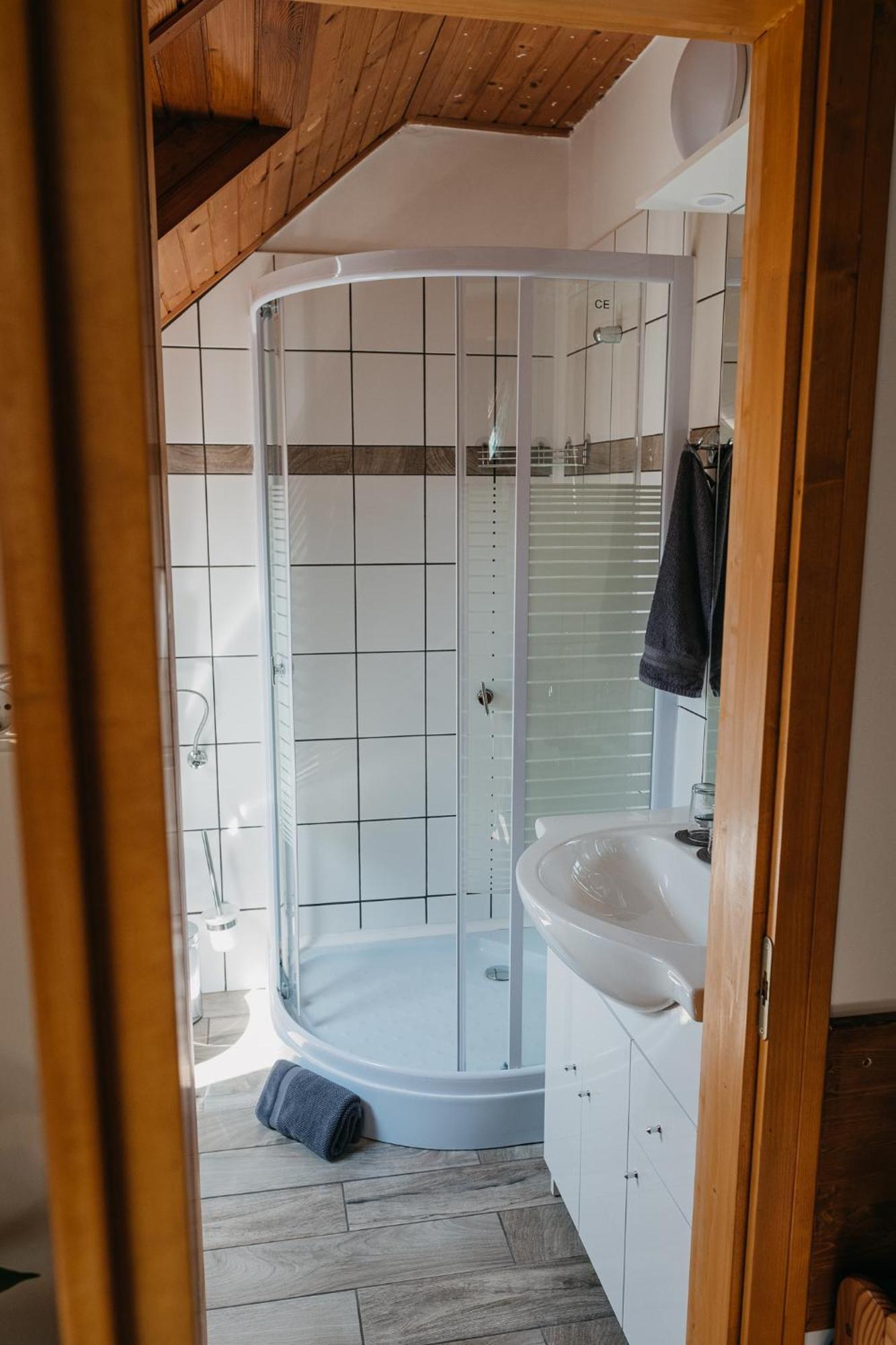 Hotel Hemina Vendeghaz Tata Zewnętrze zdjęcie